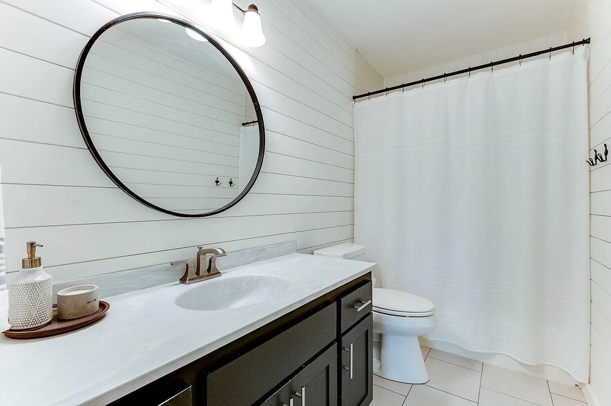 Building Photo - 13956 Brunswick Ave S