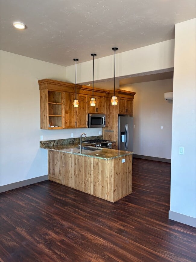 Building Photo - Single Story Home with Great Views!