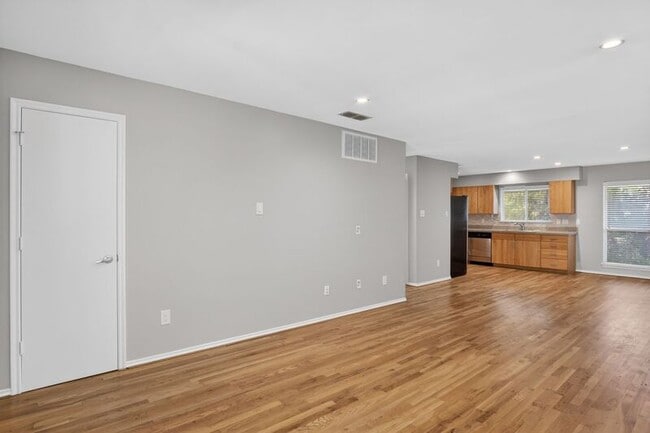 Building Photo - 4616 W Lovers Ln