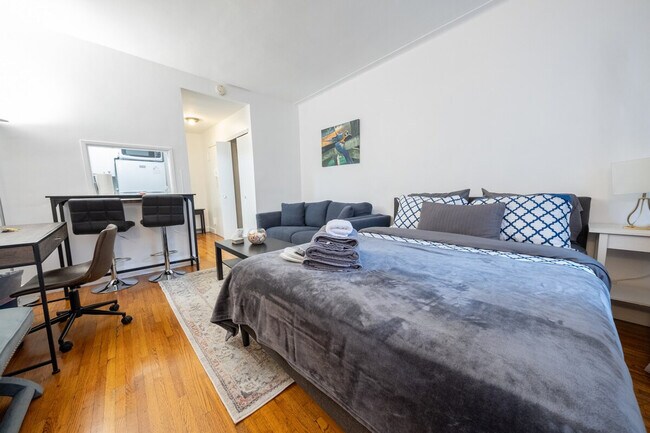 Building Photo - 1422 2nd Ave