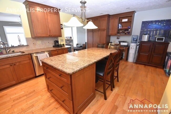 Building Photo - 403 Edgemere Dr