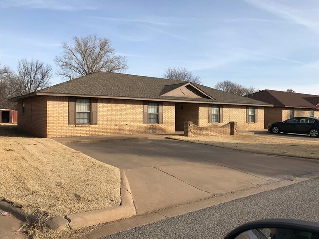 Primary Photo - 2115 Lynn Ln