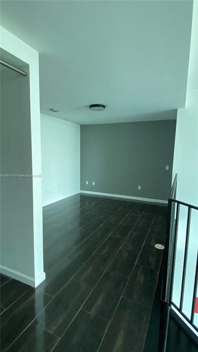 Building Photo - 300 S Biscayne Blvd