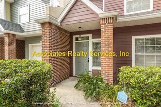 Building Photo - GREAT LOCATION-  3 Bedroom- LOOK!