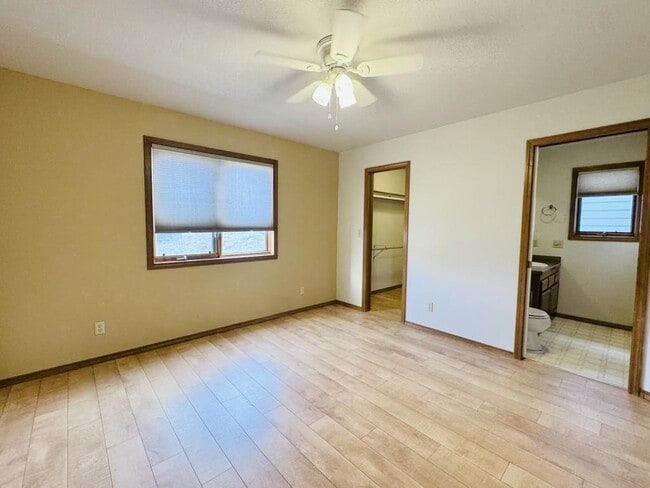 Building Photo - 2153 Alpine Dr