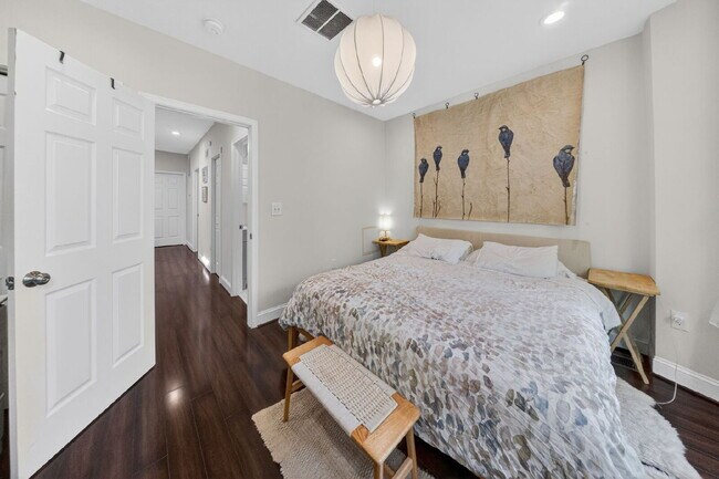 Building Photo - Classic DC charm and Modern Upgrades!