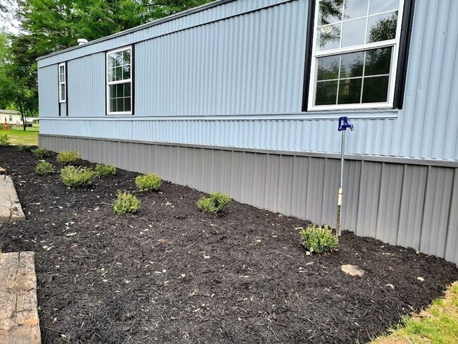 Building Photo - 3 Bedroom Mobile Home in West Pelzer
