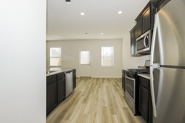 Building Photo - 26619 Ezemily Dr
