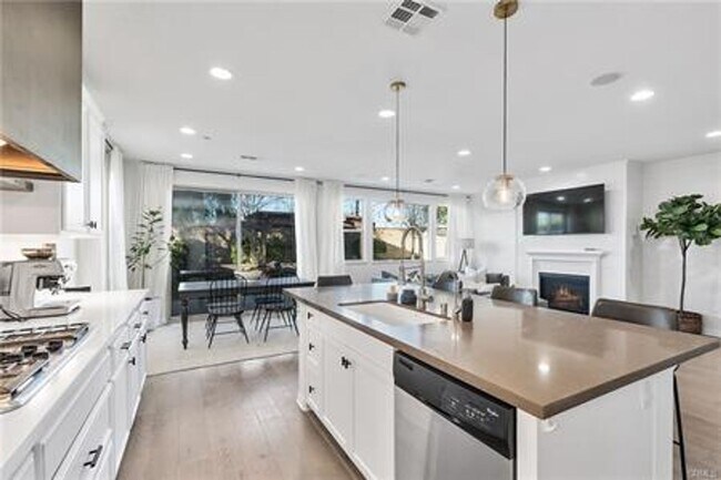 Building Photo - 31650 Sweetwater Cir