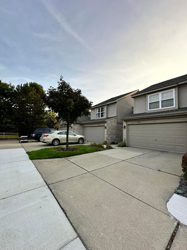 Building Photo - 43785 Stoney Ln