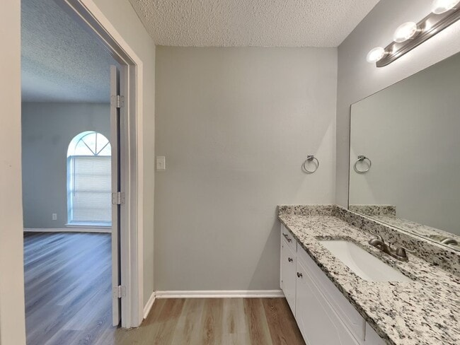 Building Photo - Charming 3-Bed, 2-Bath Home in Burleson with Garage Parking