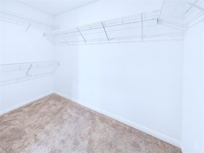 Building Photo - 525 Riverdale Dr