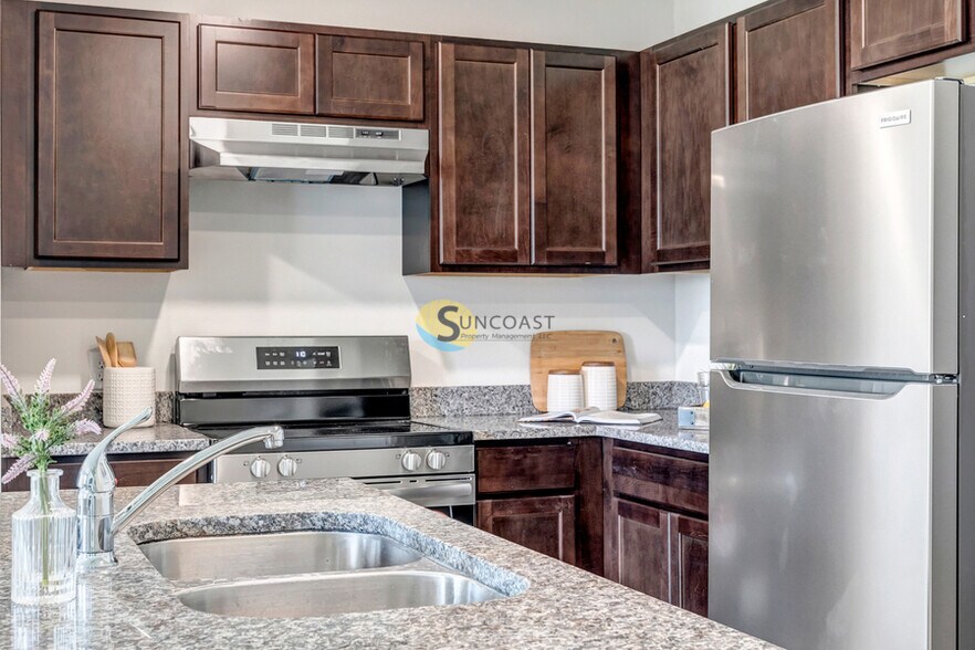 Building Photo - 6534 Sweetbay Ln