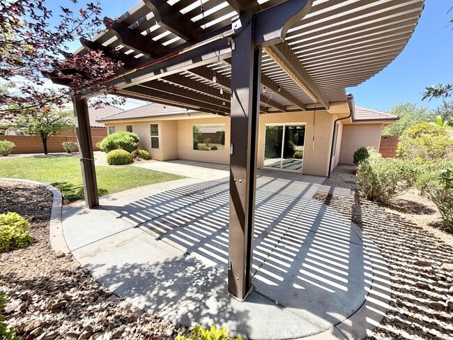 Building Photo - Beautiful Riverstone Home!!