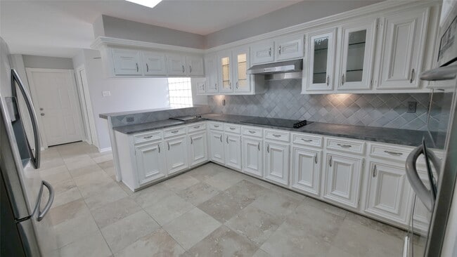 Building Photo - 8003 Oakwood Forest Dr