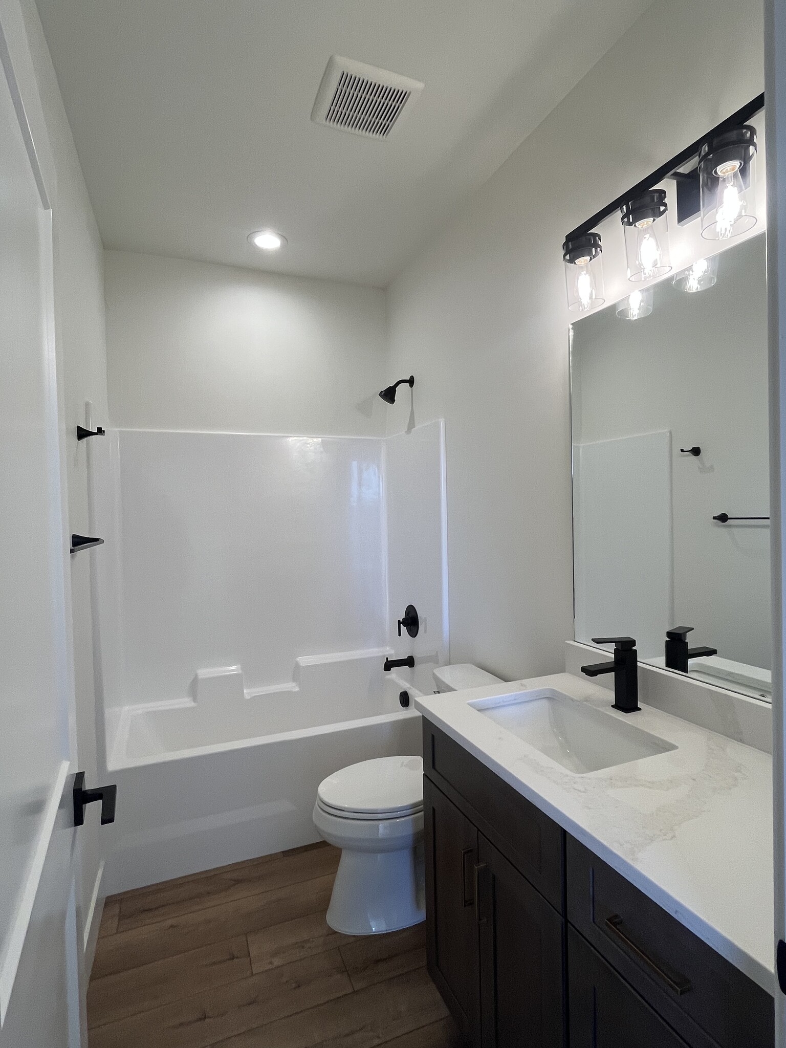 Building Photo - 343 Poppy St