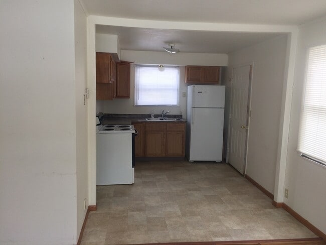 Building Photo - 702/704 E Division St.