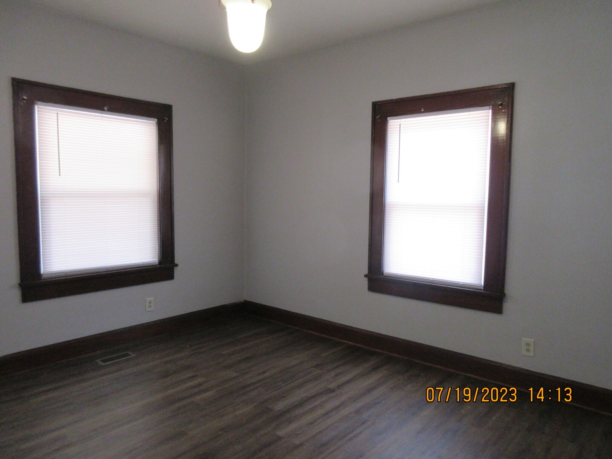 Building Photo - 1019 W 7th St