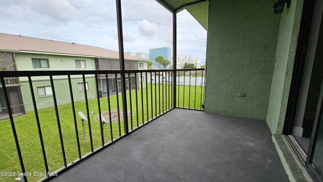 Building Photo - 1556 University Ln