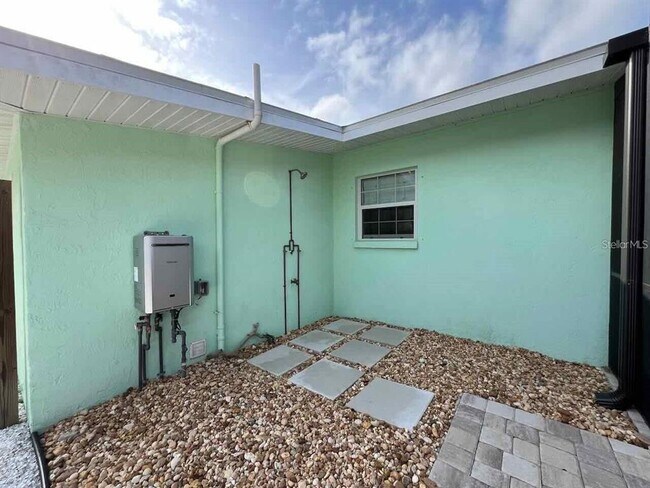 Building Photo - 1219 Beacon St