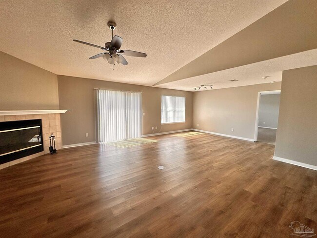 Building Photo - 3329 Tiller Ct