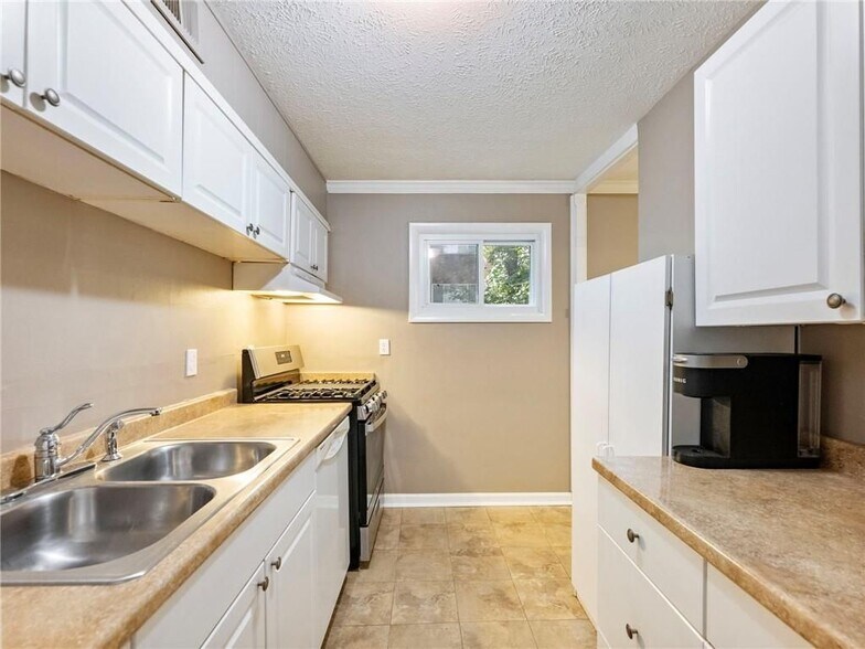 Building Photo - 115 Biscayne Dr NW