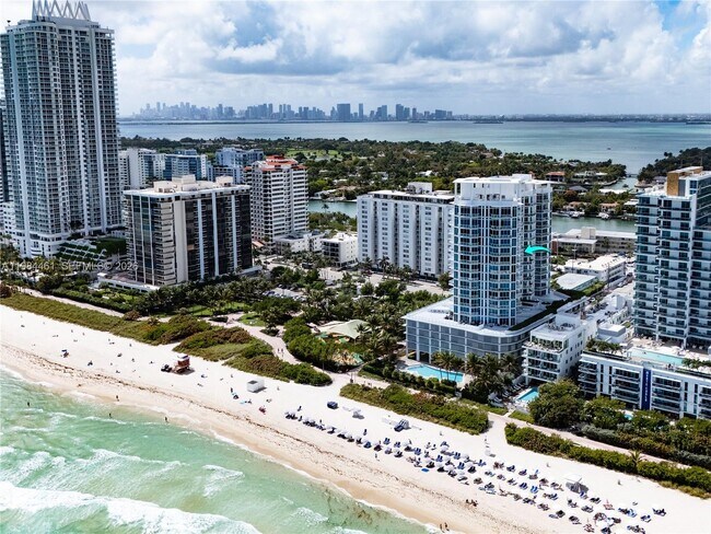 Building Photo - 6515 Collins Ave