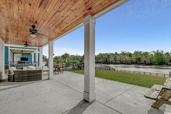 Building Photo - 455 Harbour View Dr