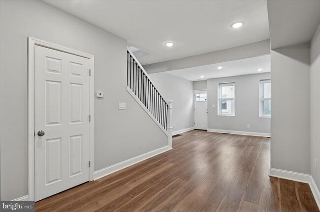 Building Photo - 447 Durfor St