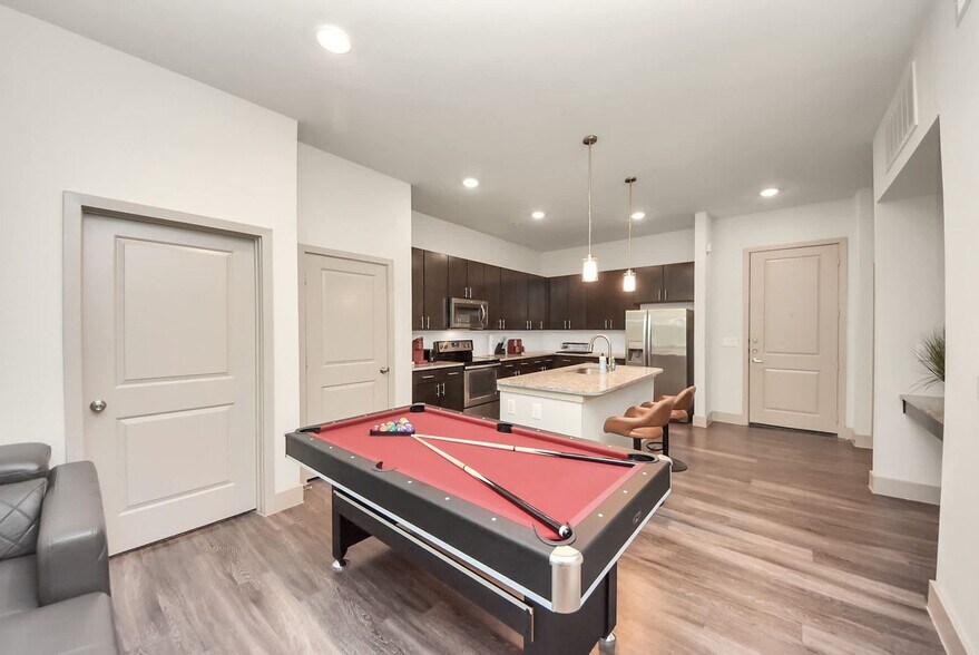 Building Photo - 8877 Frankway Dr