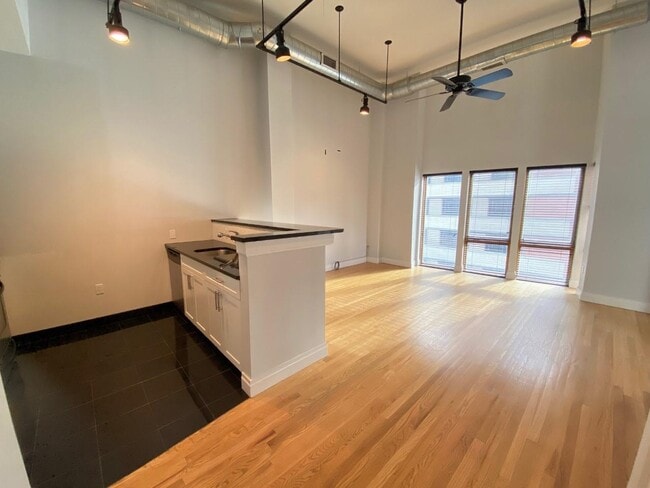 Building Photo - 338 Grove St