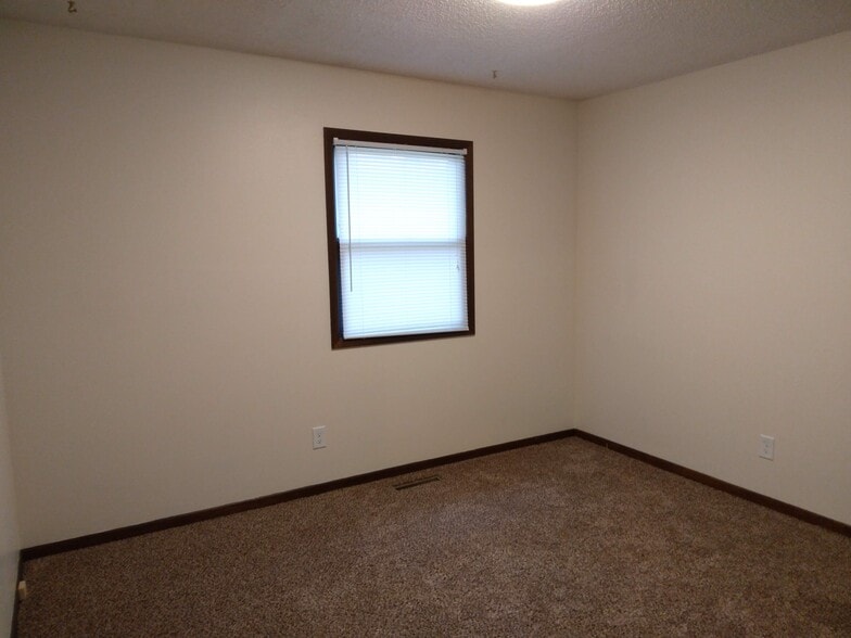 Building Photo - 2302 Prairie View East