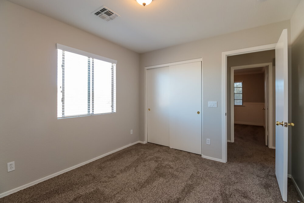 Building Photo - 452 S Sabrina