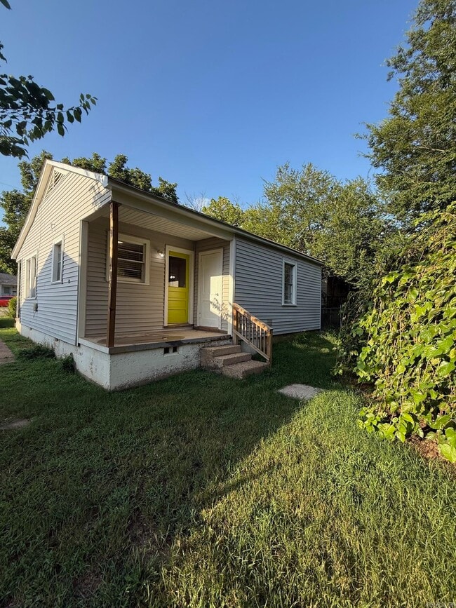 Building Photo - 1210 Thelma St