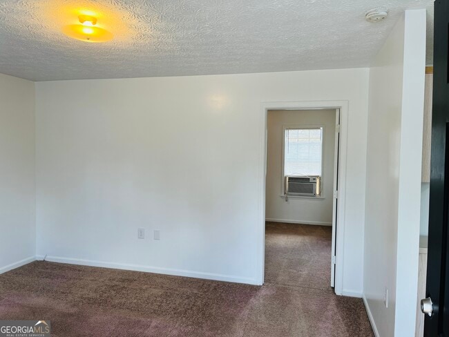 Building Photo - 42 Robinson St