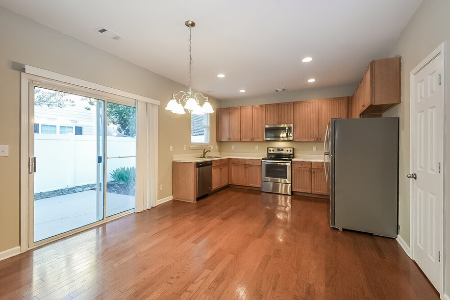 Building Photo - 3643 Roseman Landing