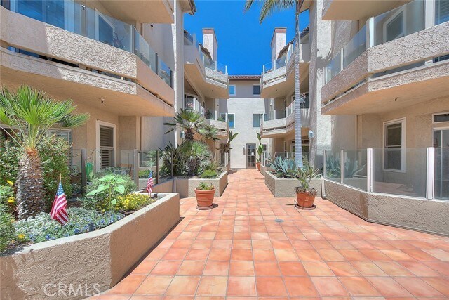 Building Photo - 1400 Pacific Coast Hwy