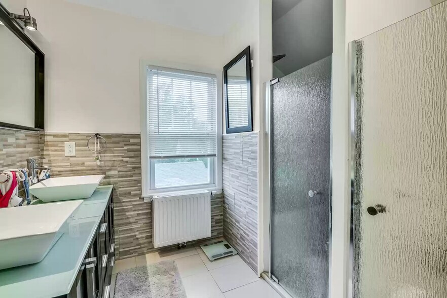 Building Photo - 86 Tulip St