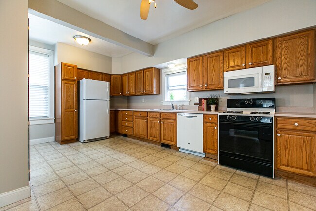 Building Photo - 2636 Fulton St