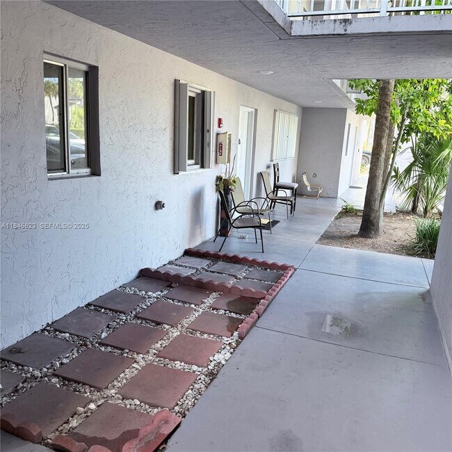 Building Photo - 2750 W 76th St