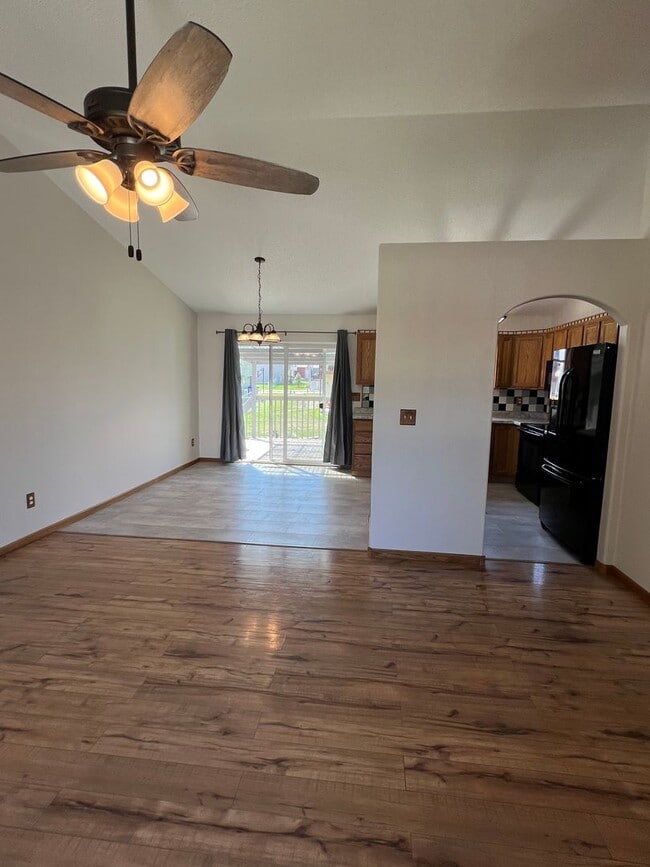 Building Photo - 4 Bedroom, 2 Bath Home for Rent