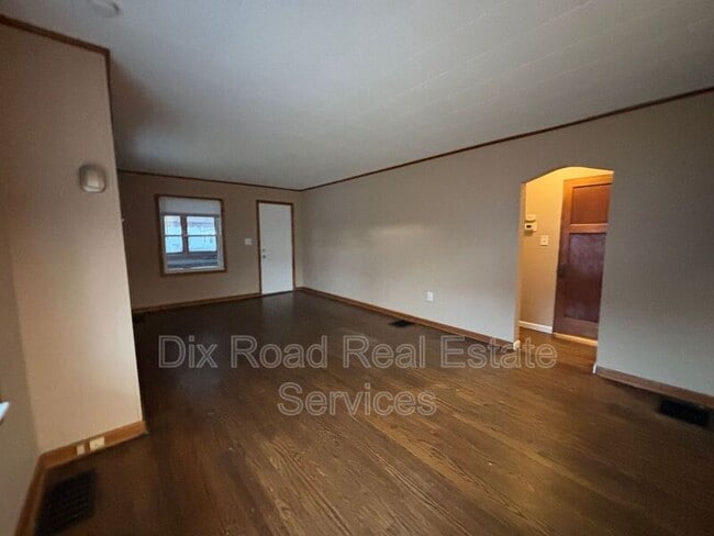 Building Photo - 2404 Mundale Ave