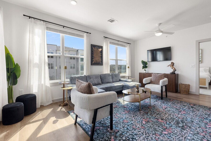 Building Photo - 1301 Leah Ave