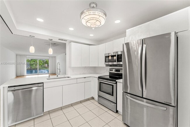 Building Photo - 4301 Martinique Cir