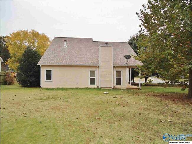 Building Photo - 722 Highland Dr