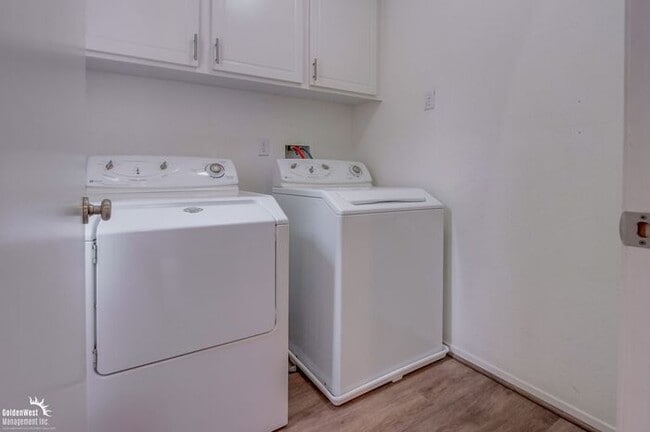 Building Photo - Beautifully 5Bdm 3.5Ba Home in Prime Location