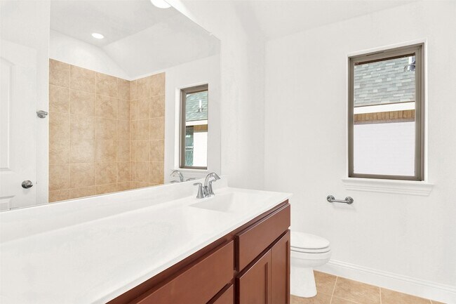 Building Photo - 2414 Thavie St