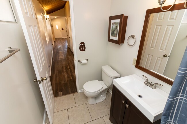 Building Photo - Cozy Home for Rent in Big Bear City