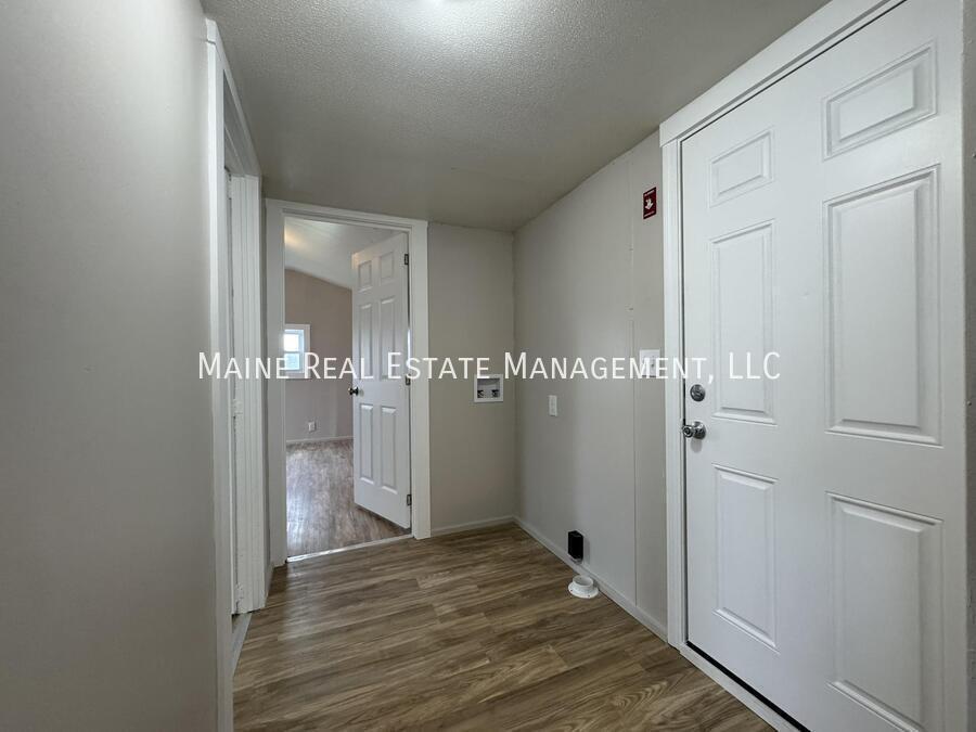 Building Photo - 108 D St
