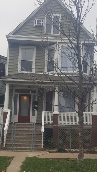 building - 3556 W Medill Ave